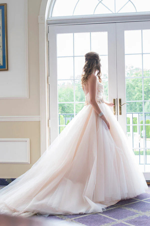 Vestidos de novia playeros de corte corazón, sin tirantes y sin mangas